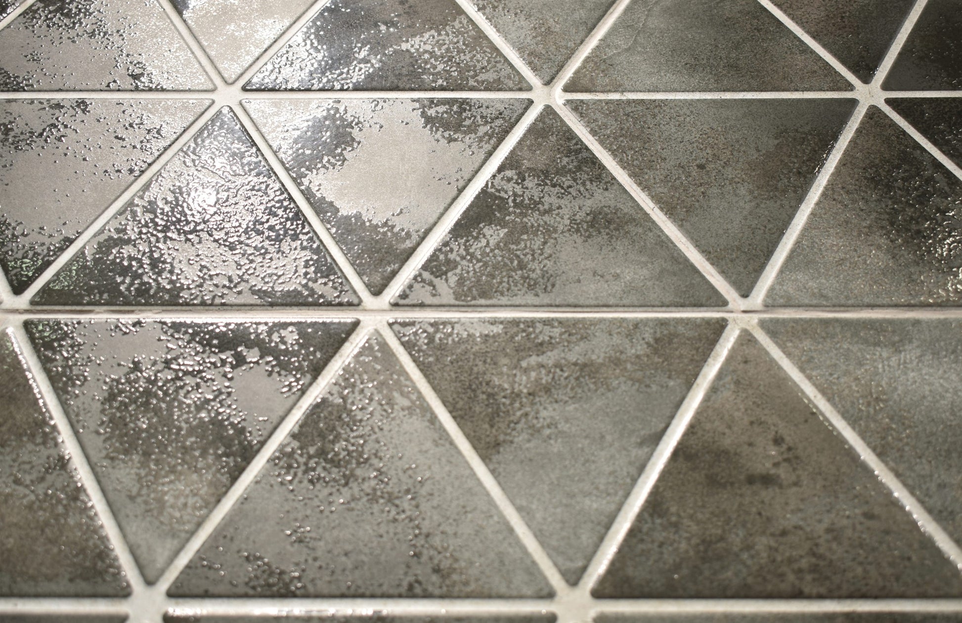 Carrelage Effet Zellige Triangle Craft Charcoal 48.5x28 cm de Realonda