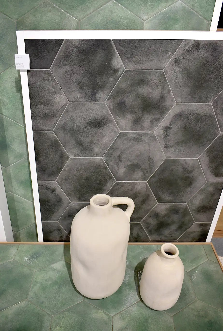 Carrelage Hexagonal sol et mur HexM Craft Charcoal 28,5x33 cm de Realonda
