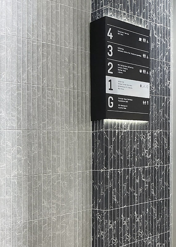 Carrelage Effet Zellige Marbre Concav Black 10x30 cm de Mainzu