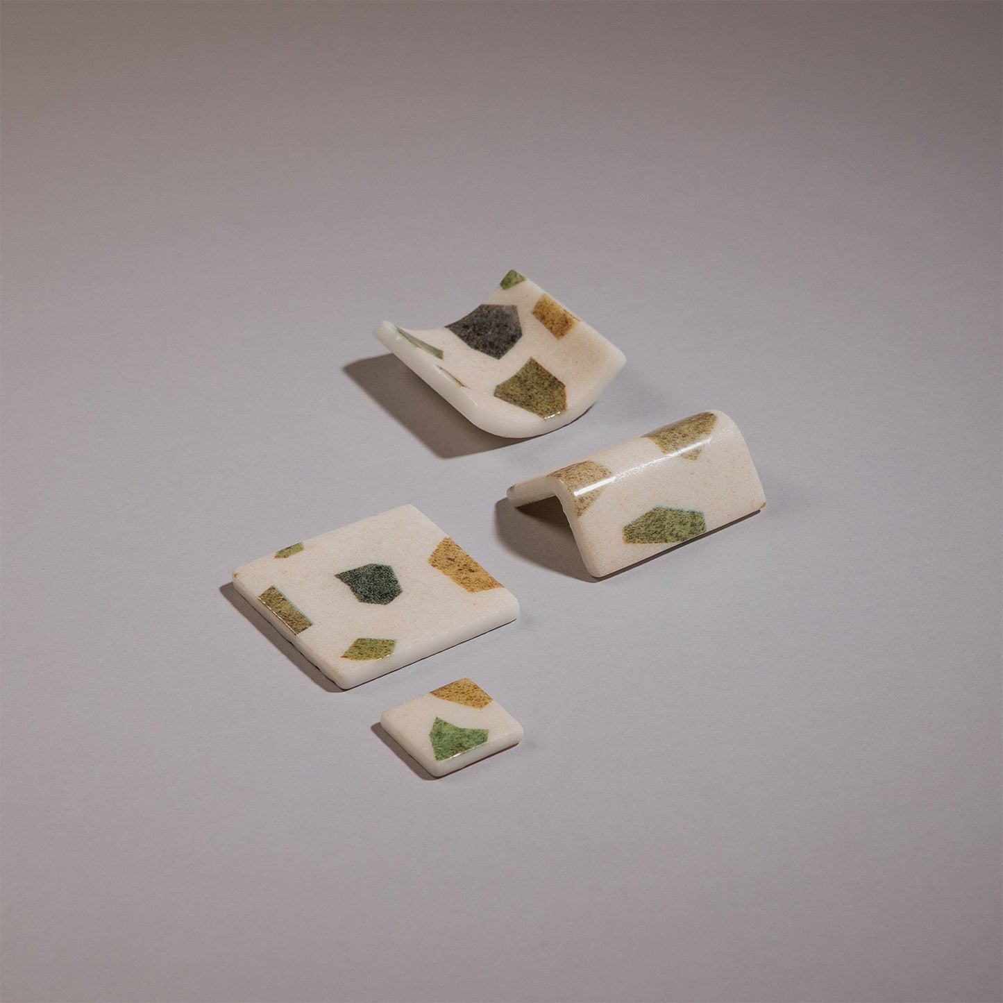 Mosaique Emaux de verre Terrazzo Greenery Antidérapant 2,5x2,5 cm de Ezarri