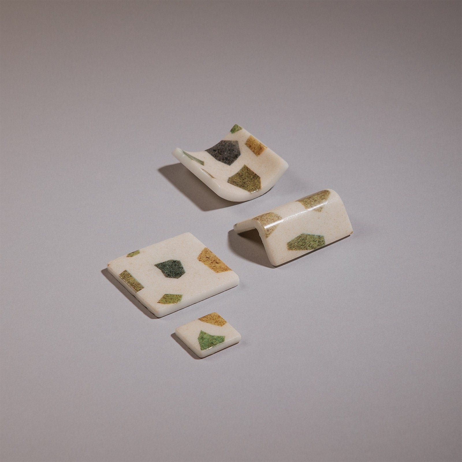 Mosaique Emaux de verre Terrazzo Greenery Antidérapant 2,5x2,5 cm de Ezarri