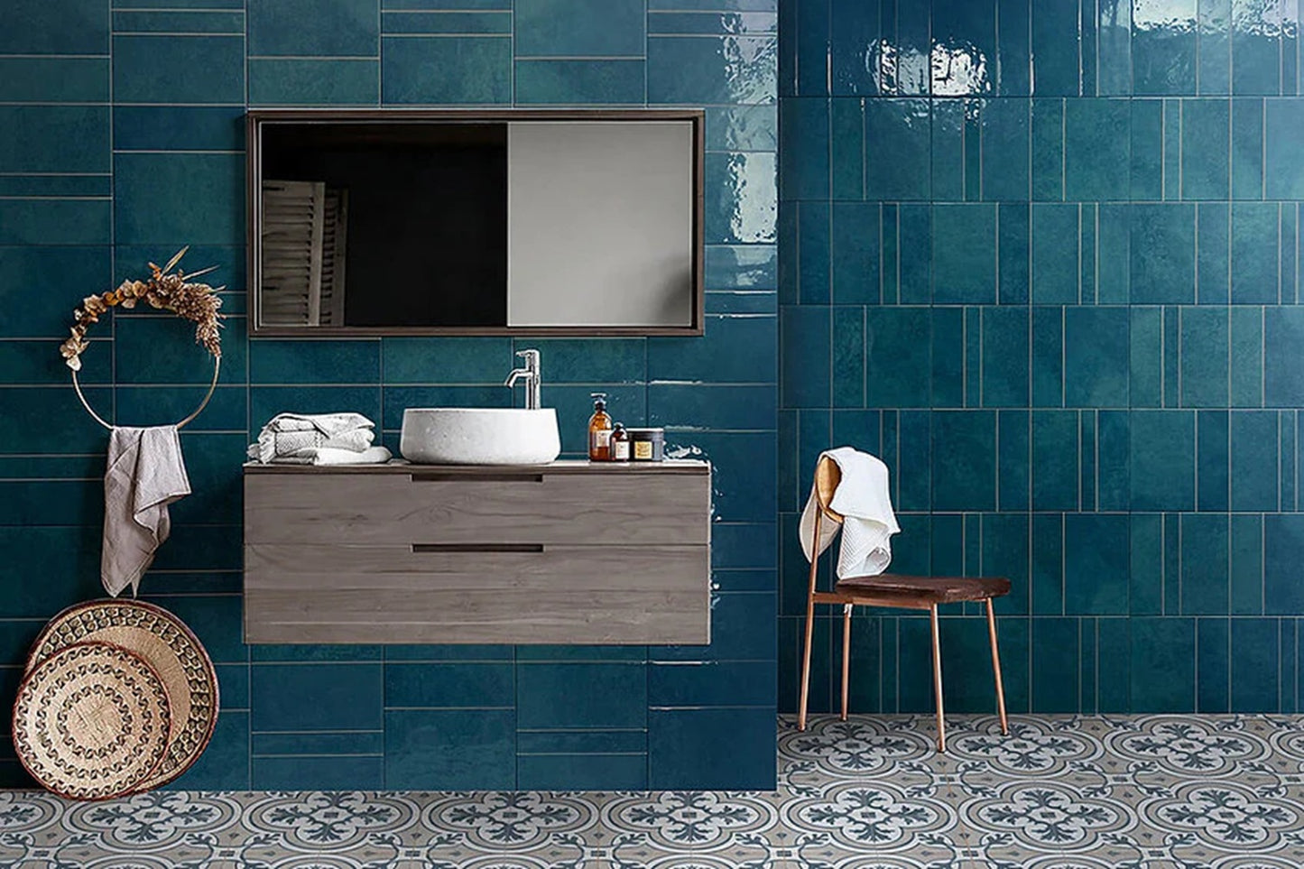 Carrelage effet zellige Bleu dans une salle de bain 