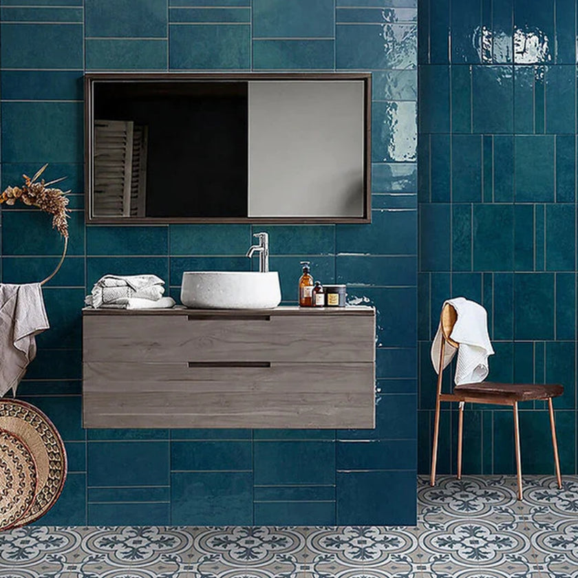 Carrelage effet zellige Bleu dans une salle de bain 