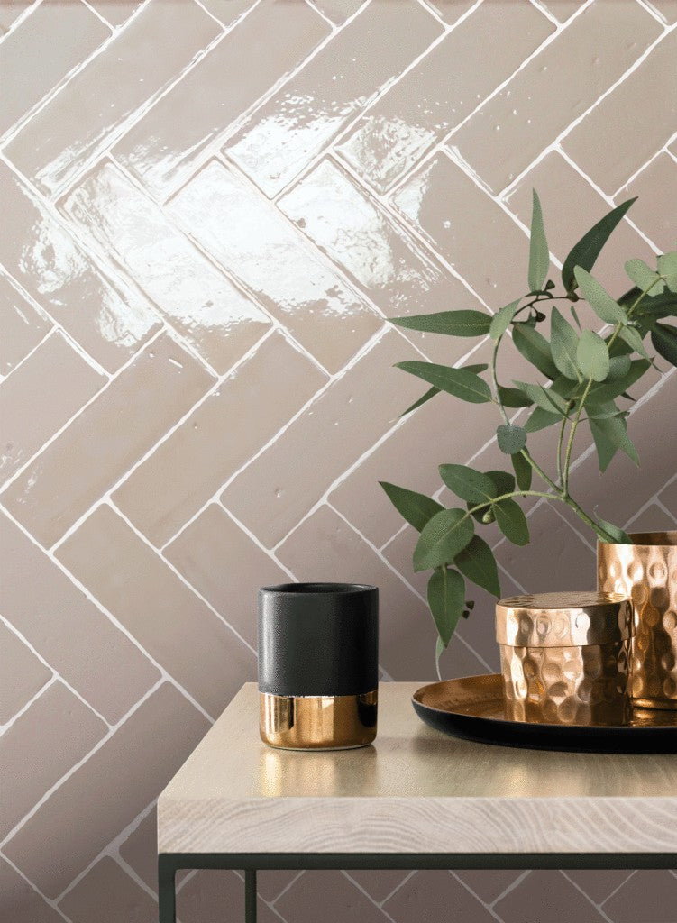 Carrelage Effet Zellige Laurel Clay Soft Taupe 6x20 cm de Nanda Tiles