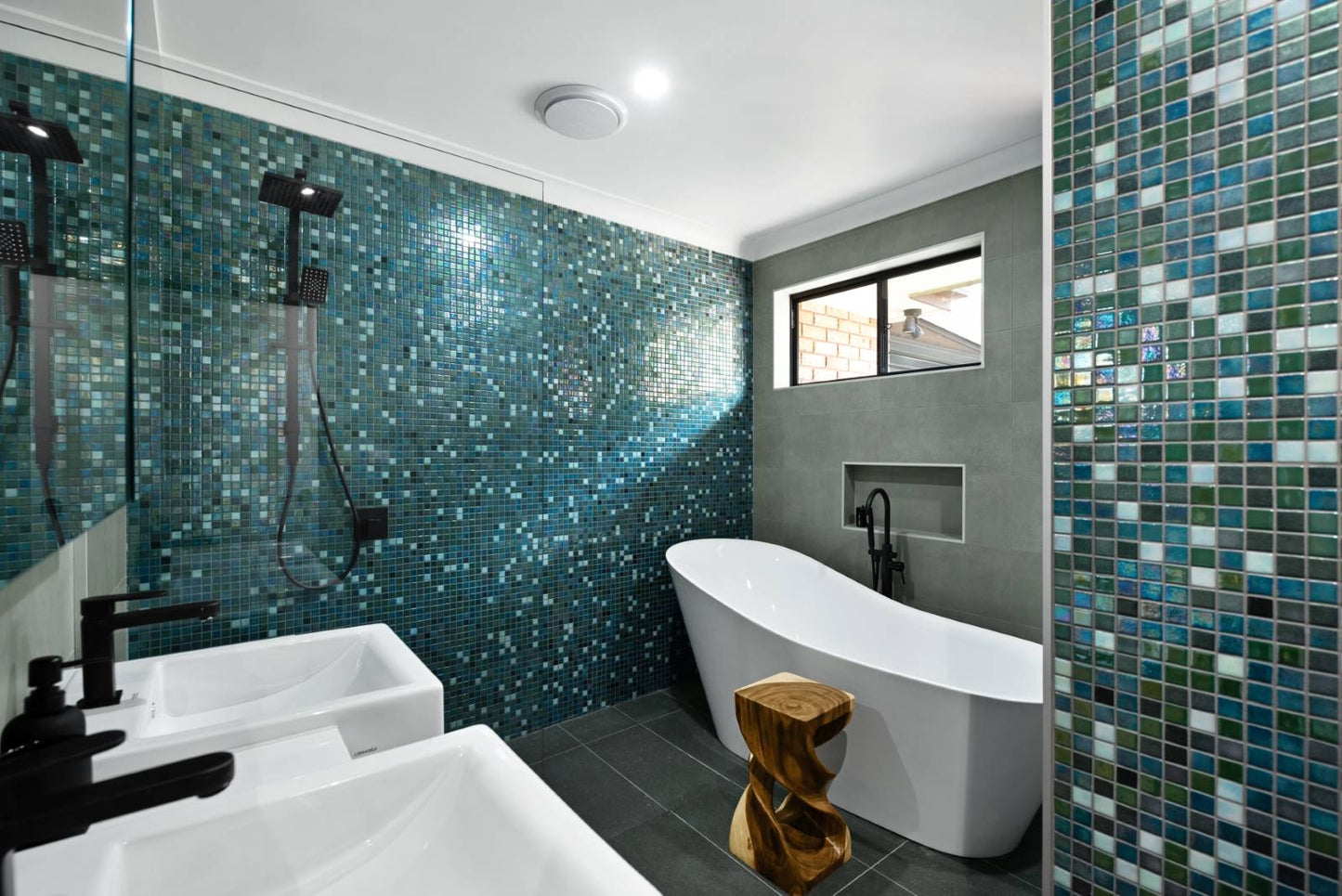 toilette-mosaique-blue